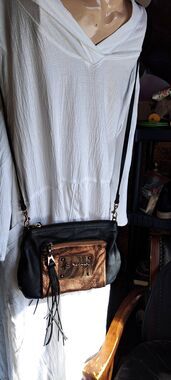 B Makowsky Black Leather Crossbody Bag Metallic Bronze Zebra Pocket Fringe